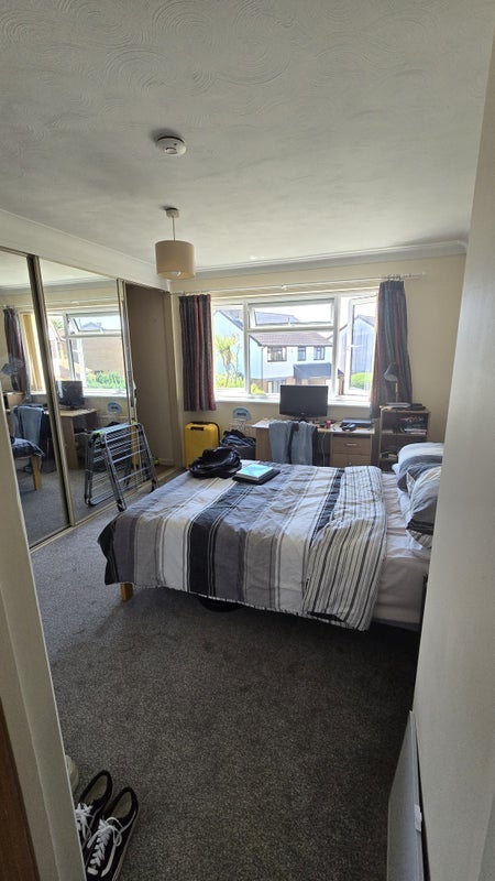 Room Mullins Close in Poole