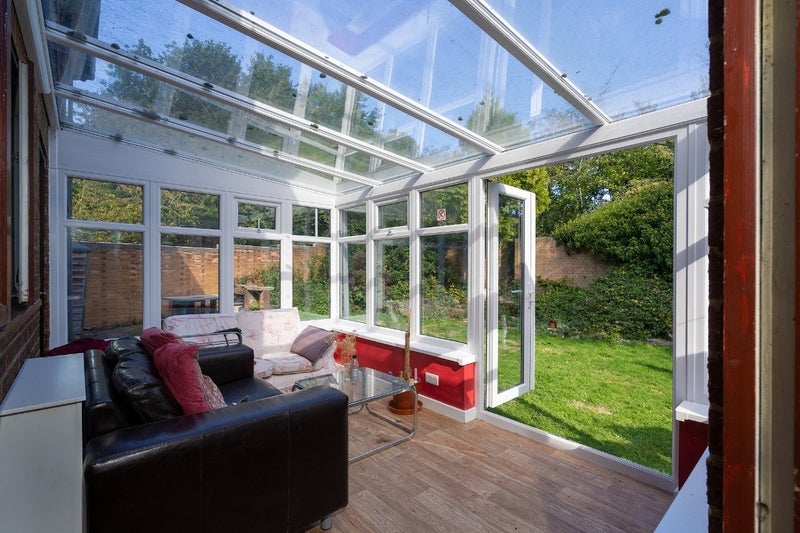 Room Mullins Close in Poole