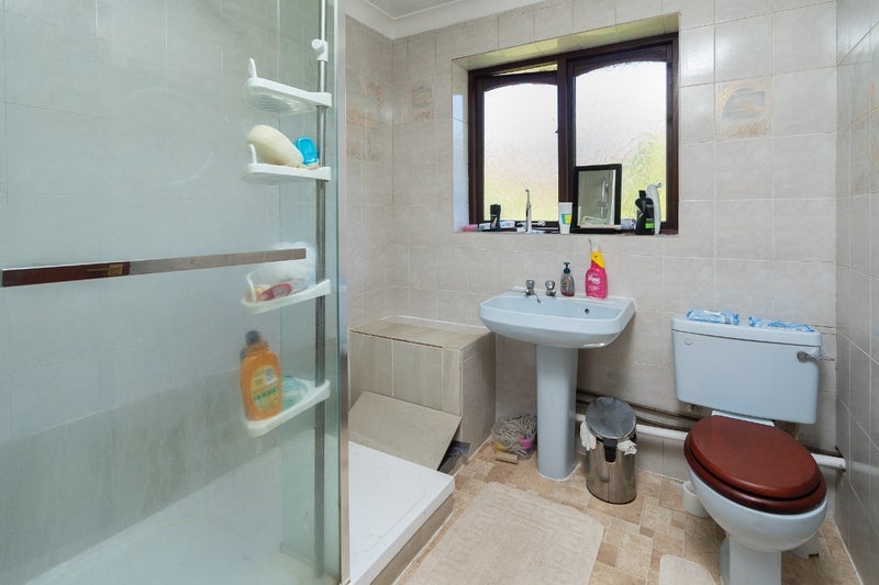 Room Mullins Close in Poole