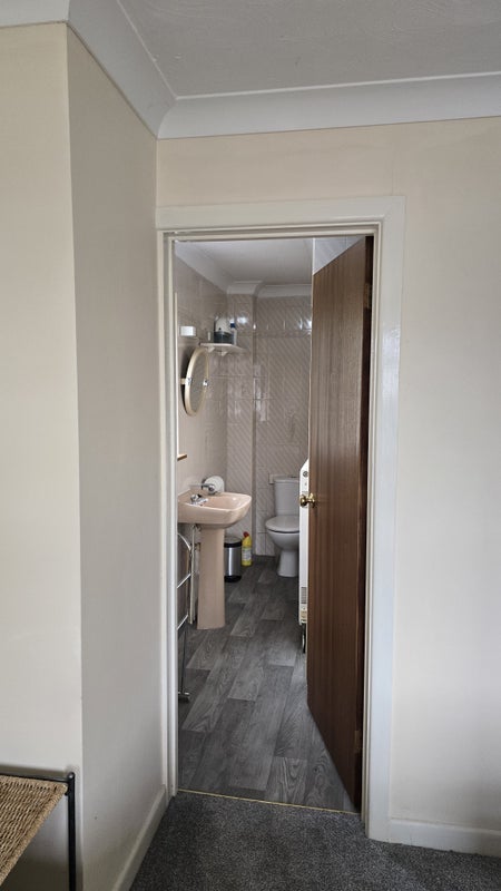 Room Mullins Close in Poole