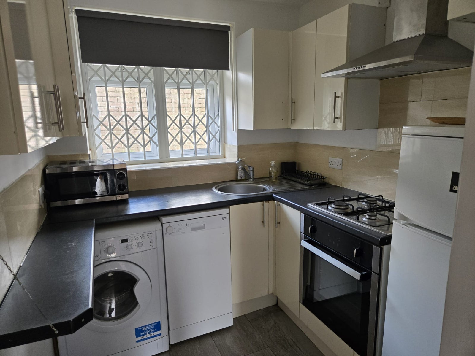 Flat Hutton Grove in Greater London