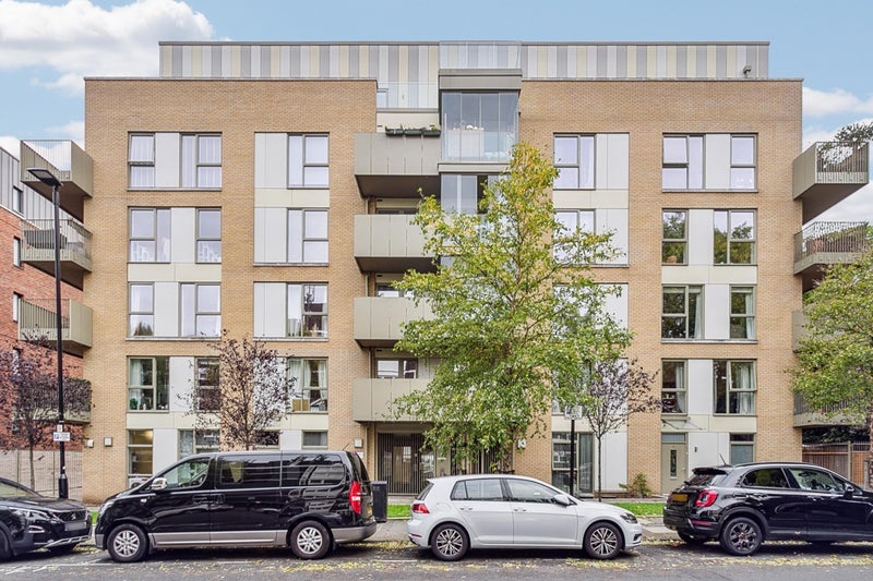 Room Dalmeny Avenue in Greater London