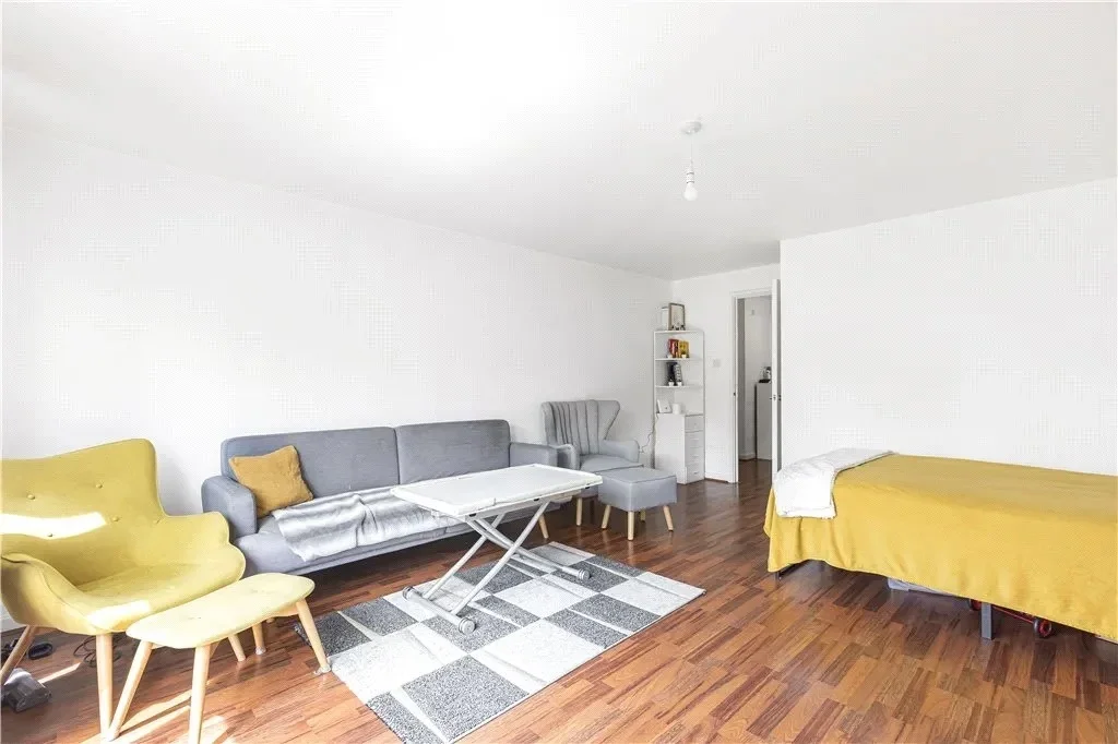Room Premiere Place in Greater London