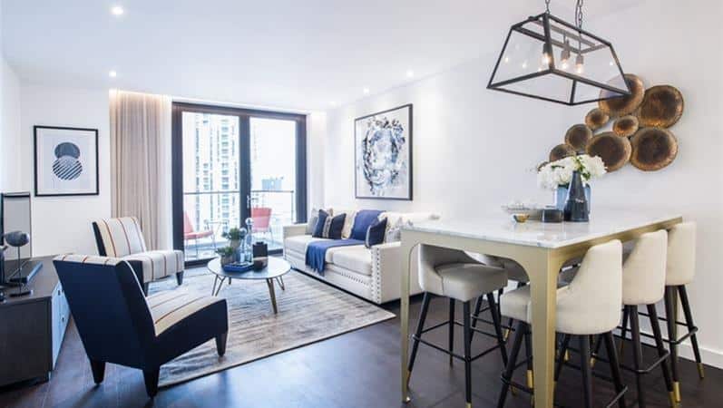 Flat Ponton Road in Greater London