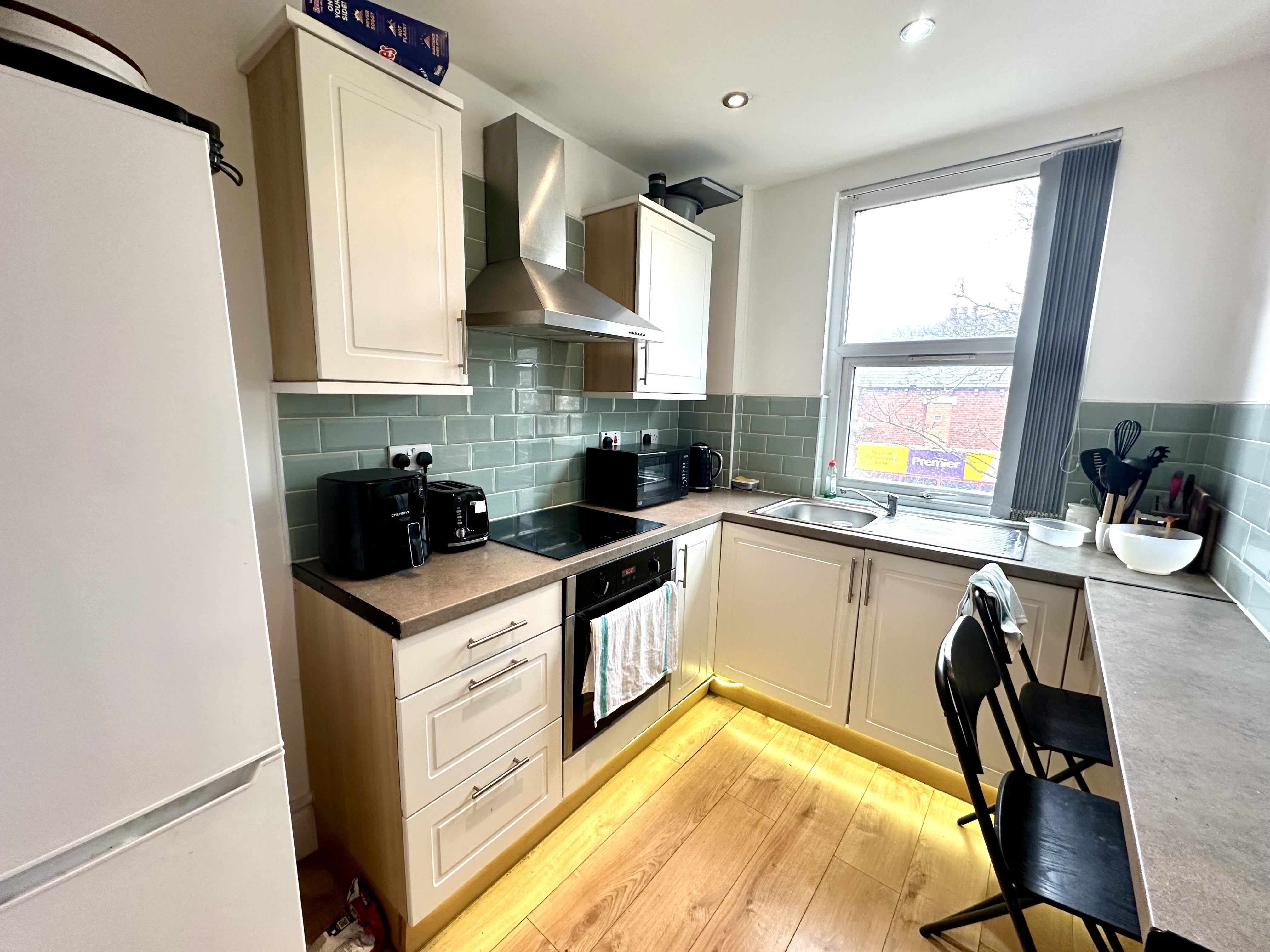 Room Back Coldcotes Avenue in Leeds