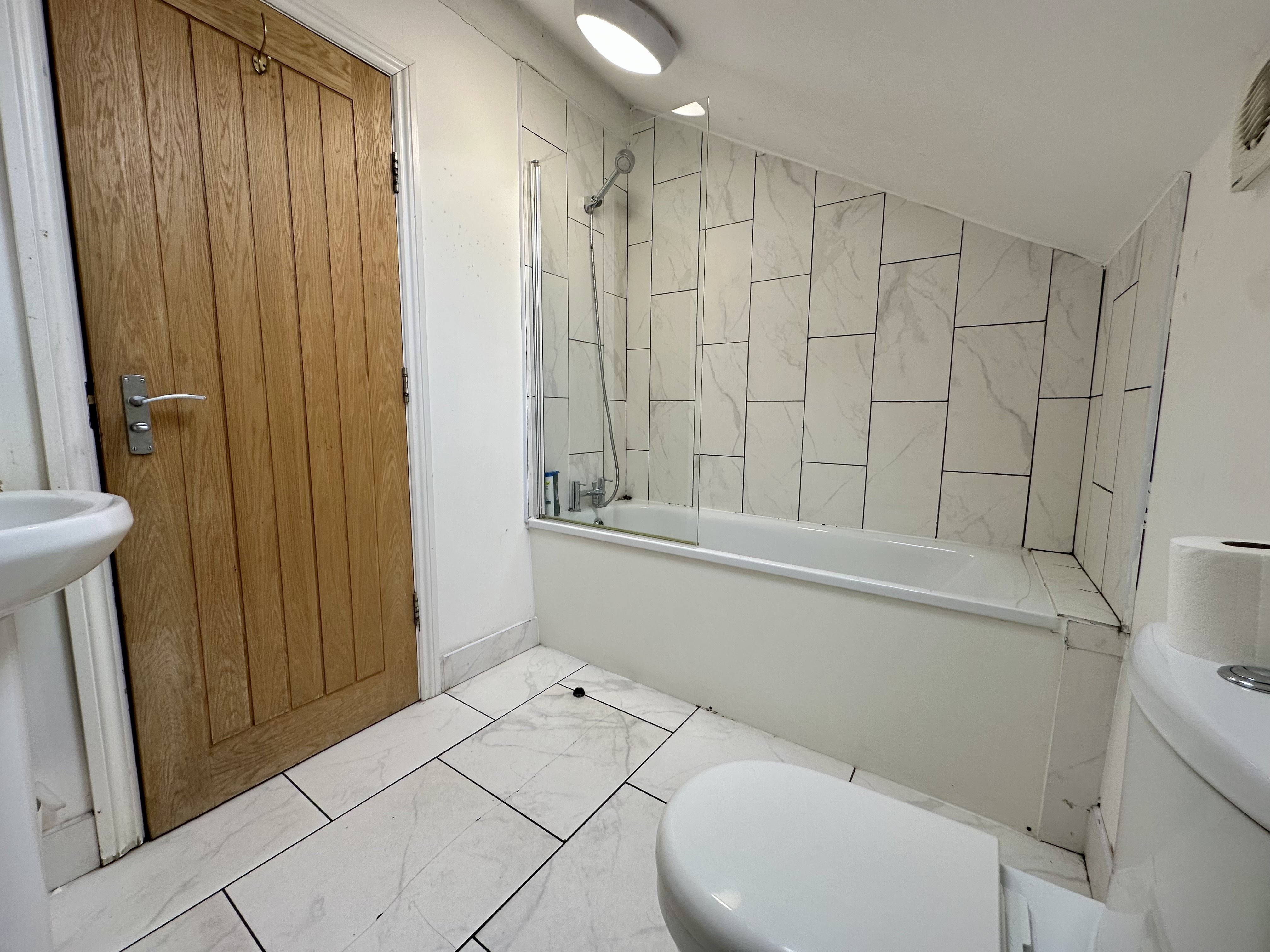 Room Back Coldcotes Avenue in Leeds