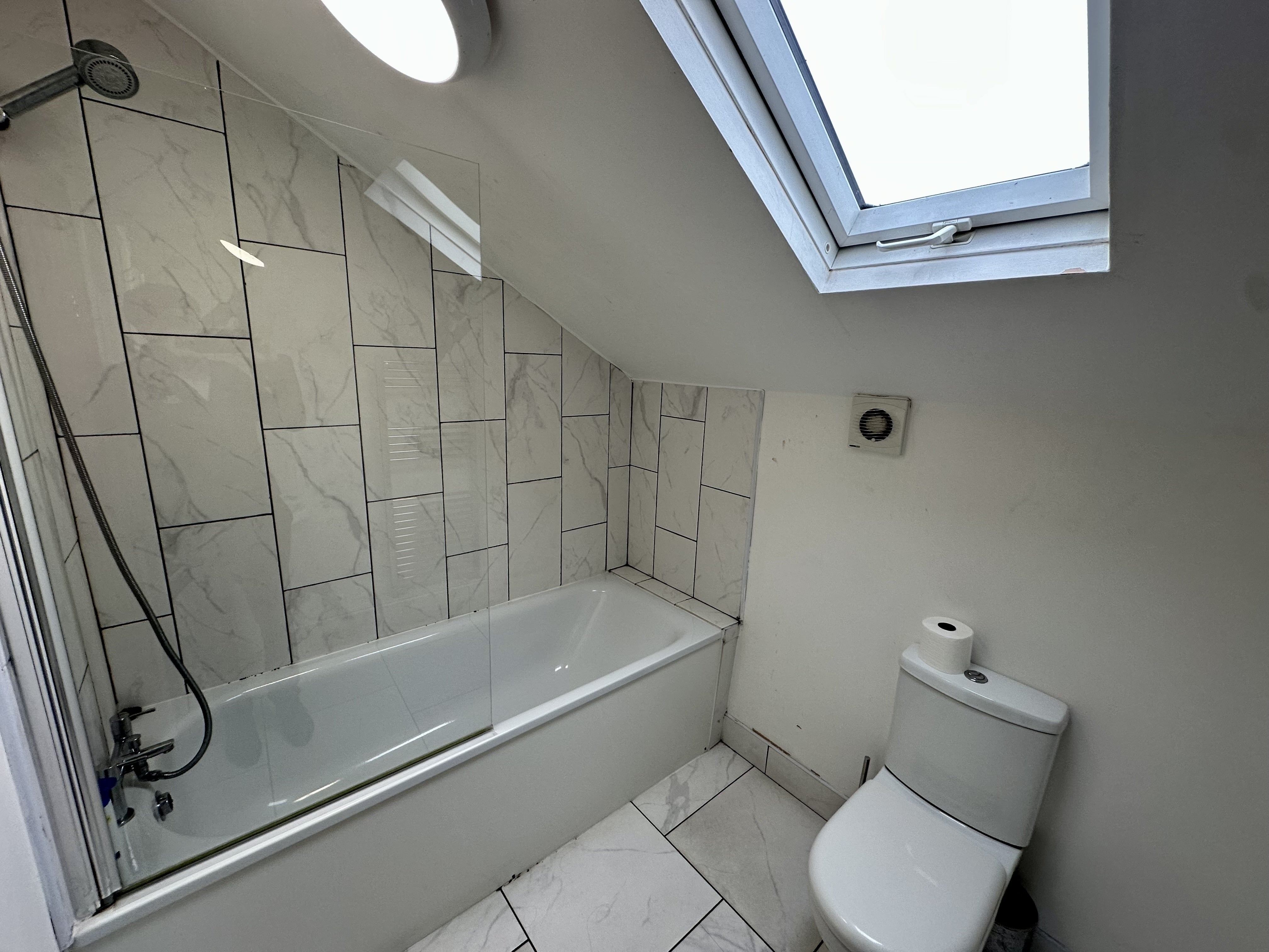 Room Back Coldcotes Avenue in Leeds