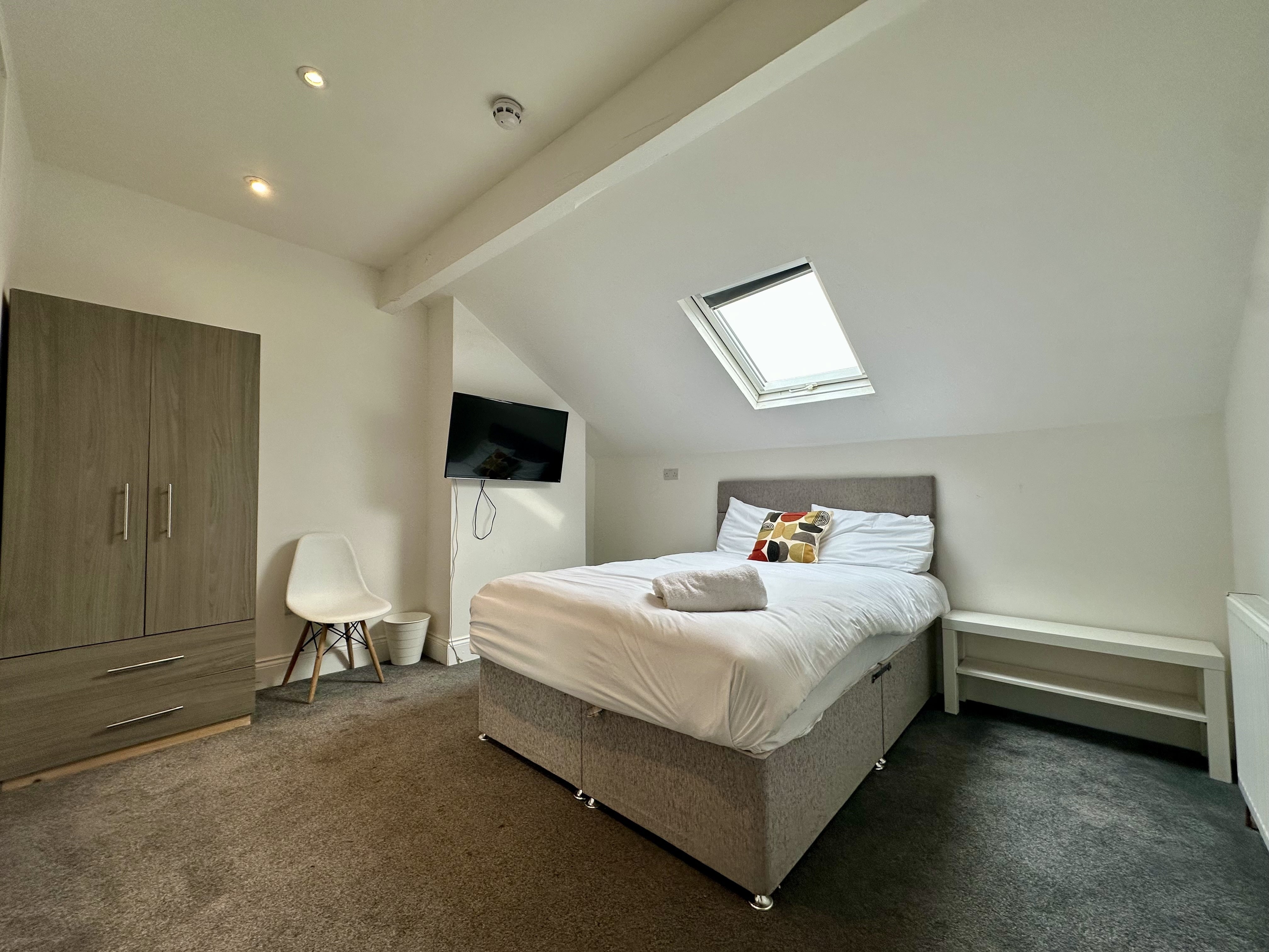 Room Back Coldcotes Avenue in Leeds