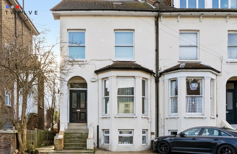 Flat Nicholson Road in Greater London