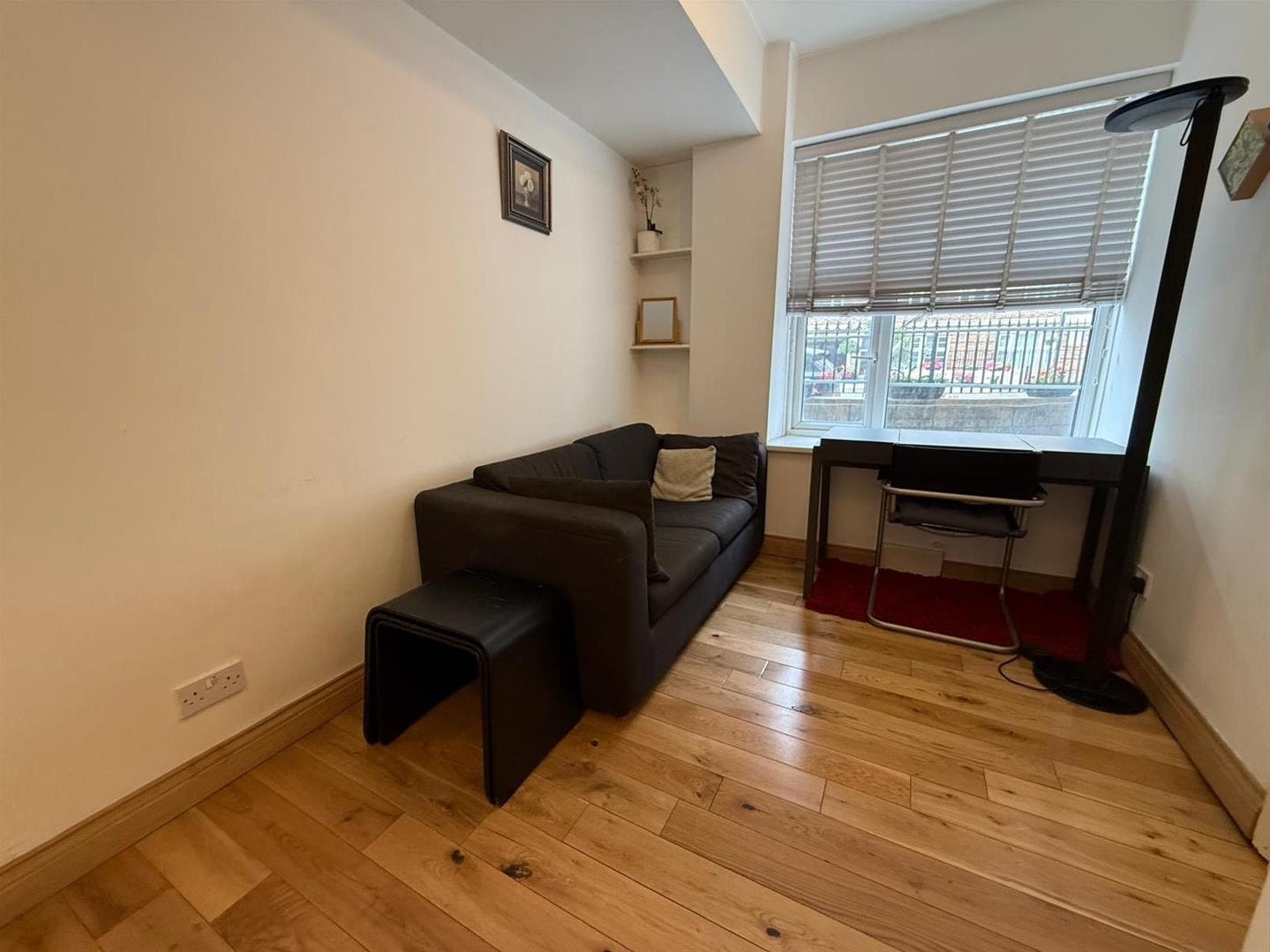 Flat College Crescent in Greater London