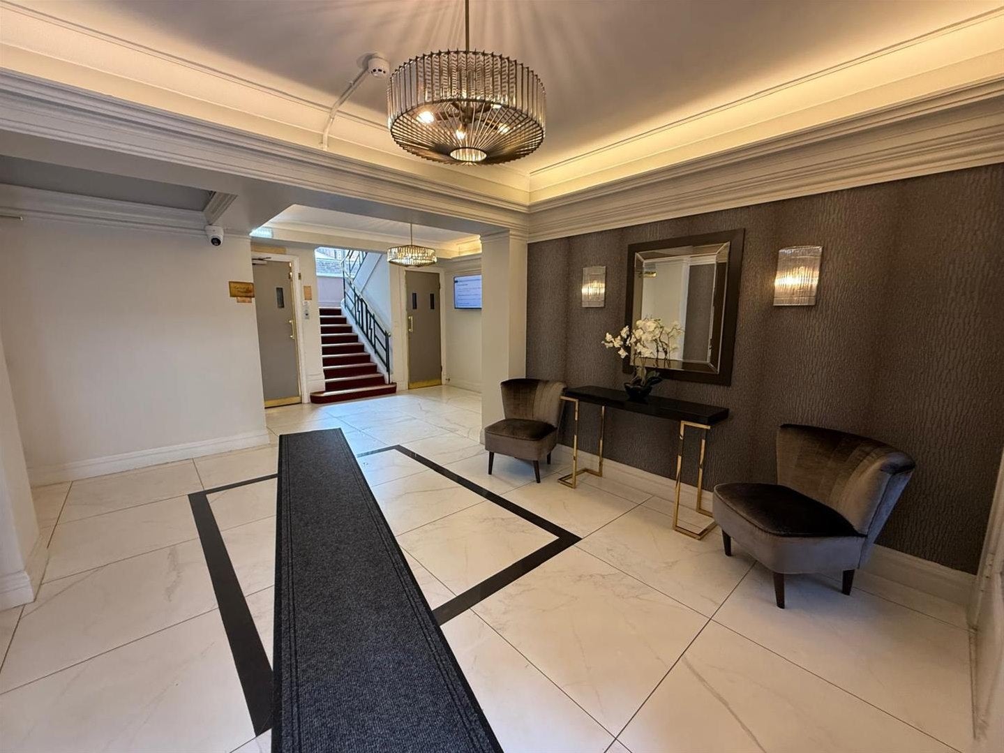 Flat College Crescent in Greater London