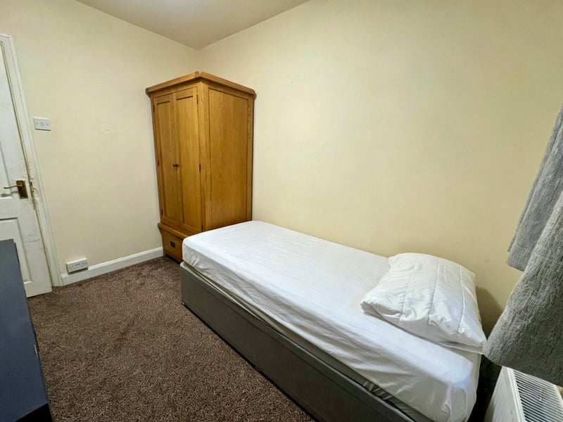 Room Mauldeth Road West in Manchester