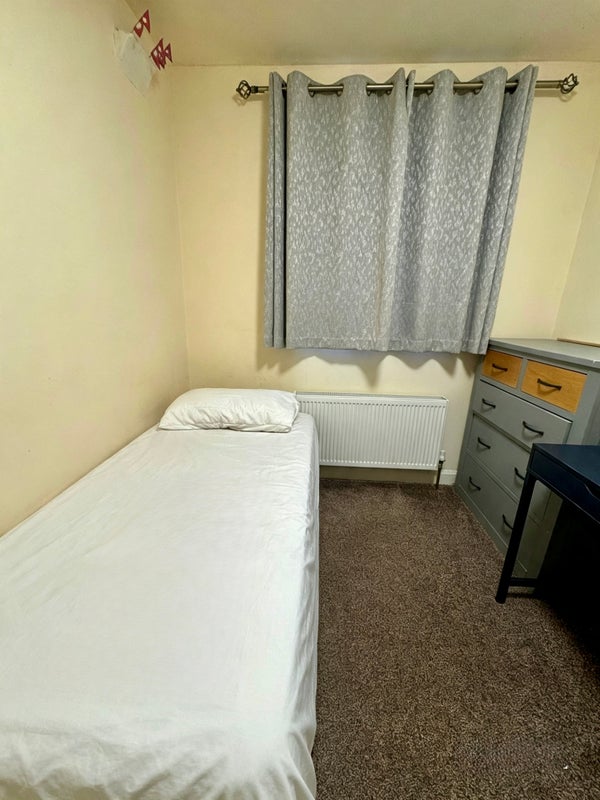 Room Mauldeth Road West in Manchester