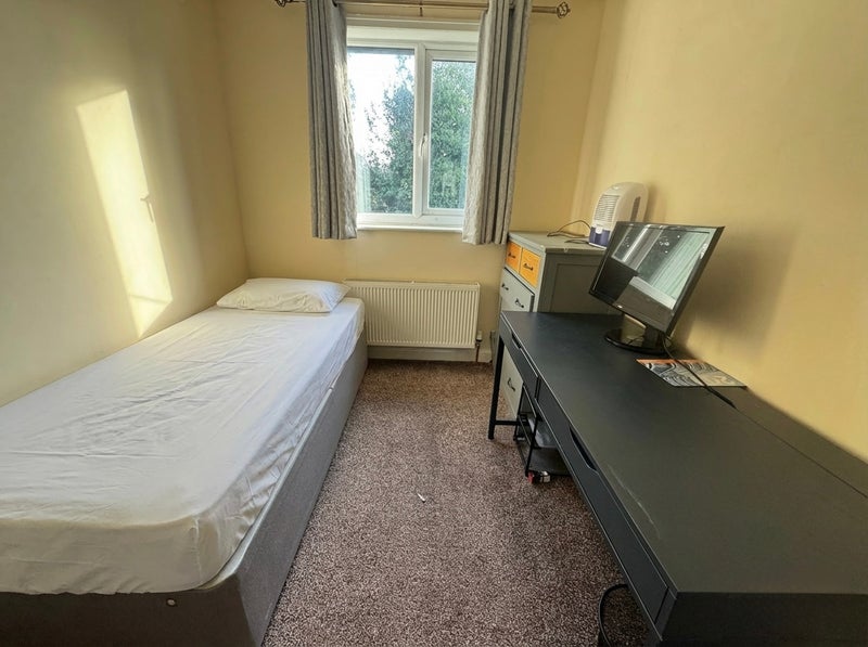 Room Mauldeth Road West in Manchester