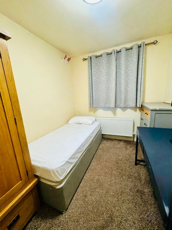 Room Mauldeth Road West in Manchester