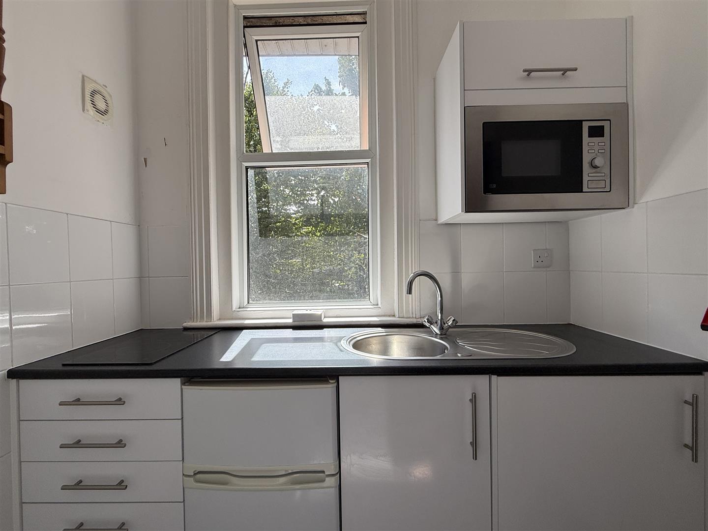 Flat Ettrick Road in Chichester