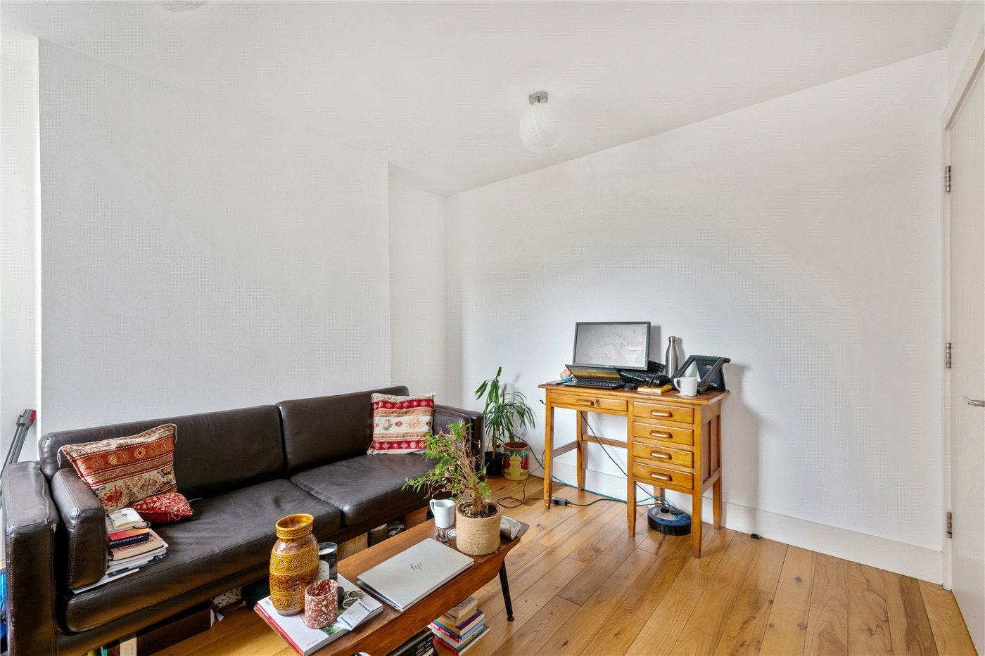 Flat Geldeston Road in Greater London