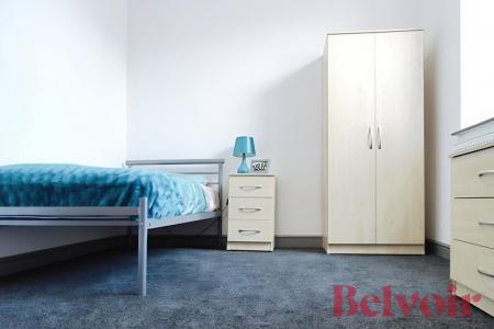 Room London Road in Newcastle-under-Lyme