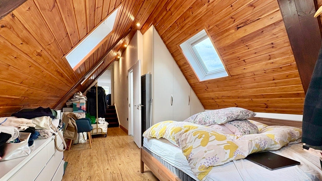 Flat Madeley Road in Greater London
