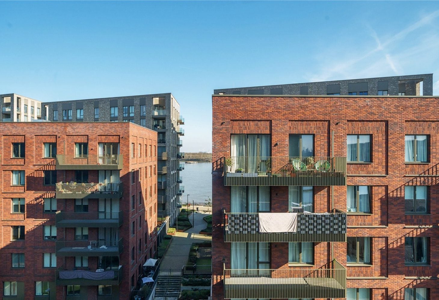 Flat Frobisher Yard in Greater London