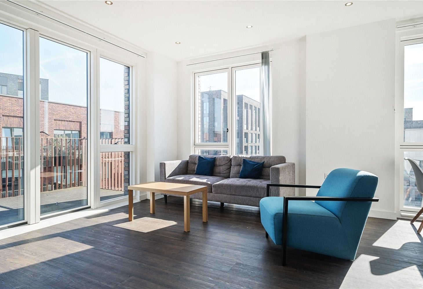 Flat Frobisher Yard in Greater London