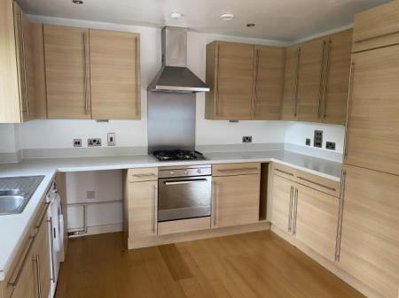 Flat Douglas Close in London
