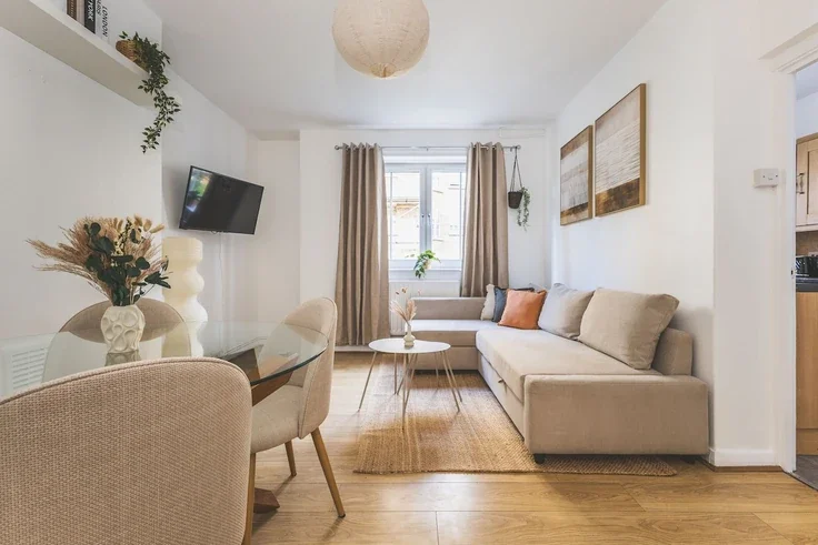 Flat Fair Street in Greater London