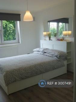 Flat Larkhall Lane in Greater London