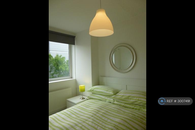Flat Larkhall Lane in Greater London