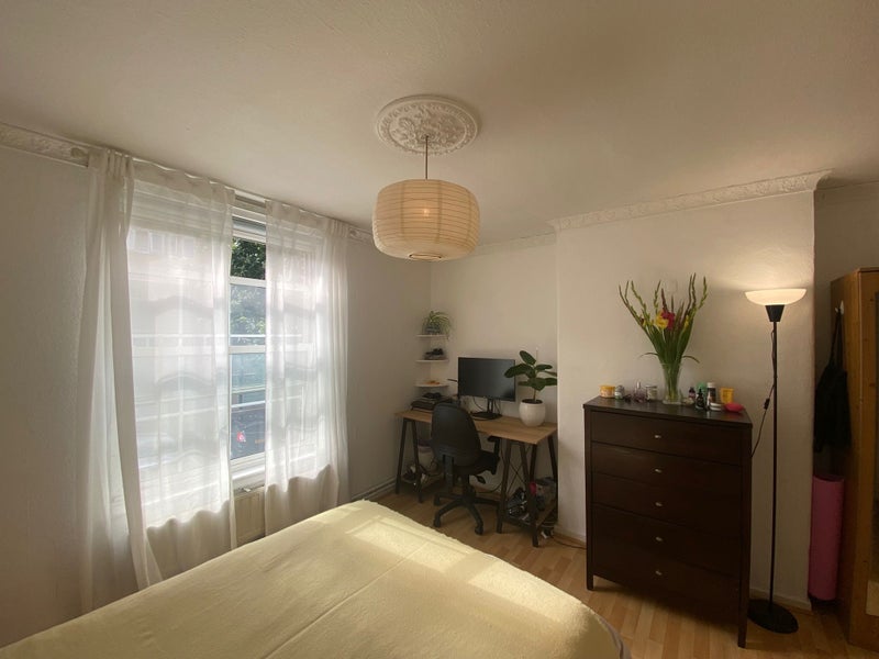 Room Hollybush Gardens in Greater London