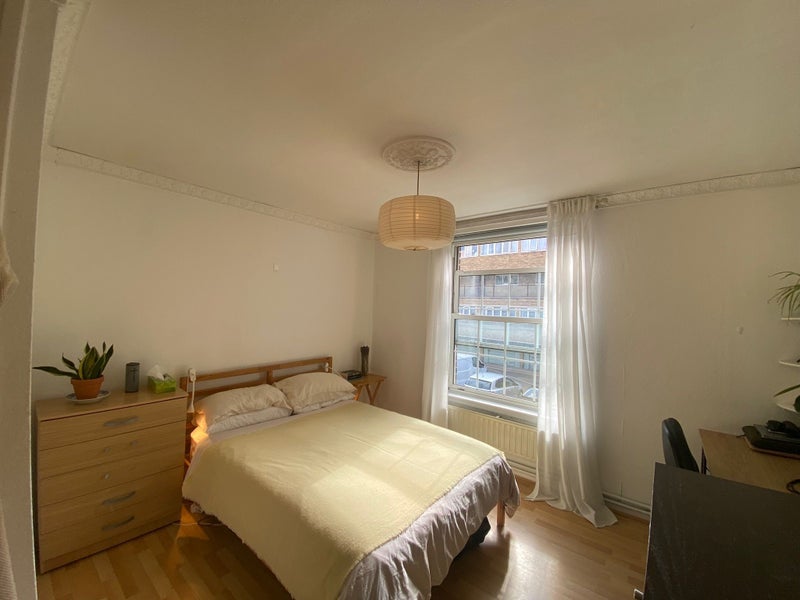 Room Hollybush Gardens in Greater London