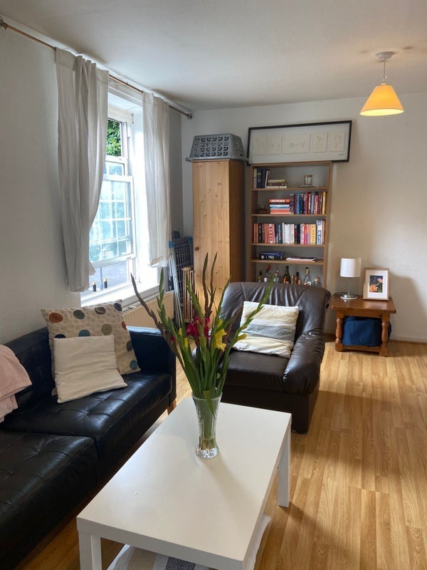 Room Hollybush Gardens in Greater London