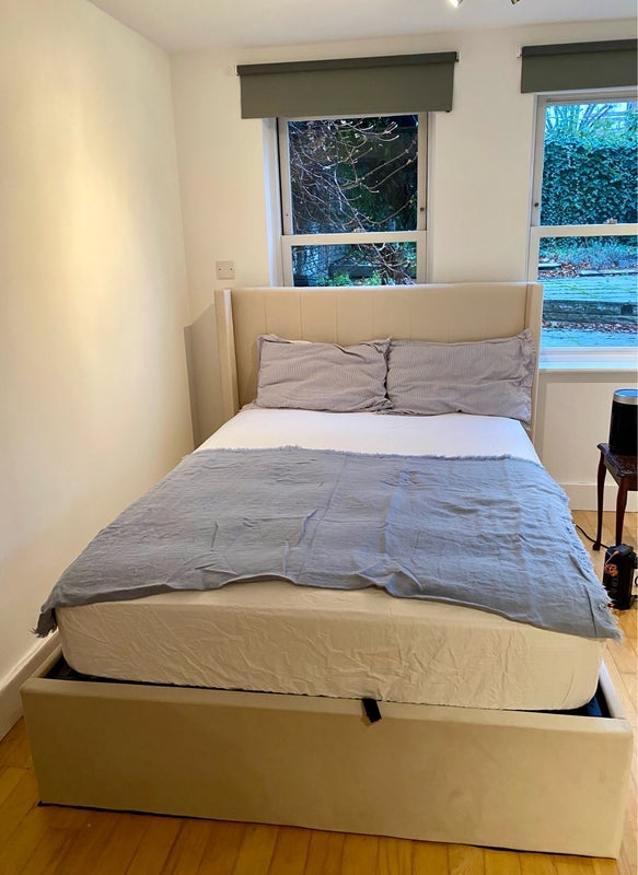 Room Mallinson Road in Greater London