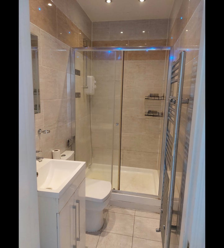 Room Gossage Road in Greater London