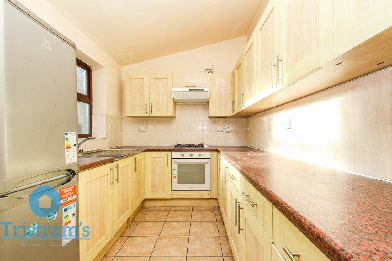 Room Sandfield Road in Nottingham