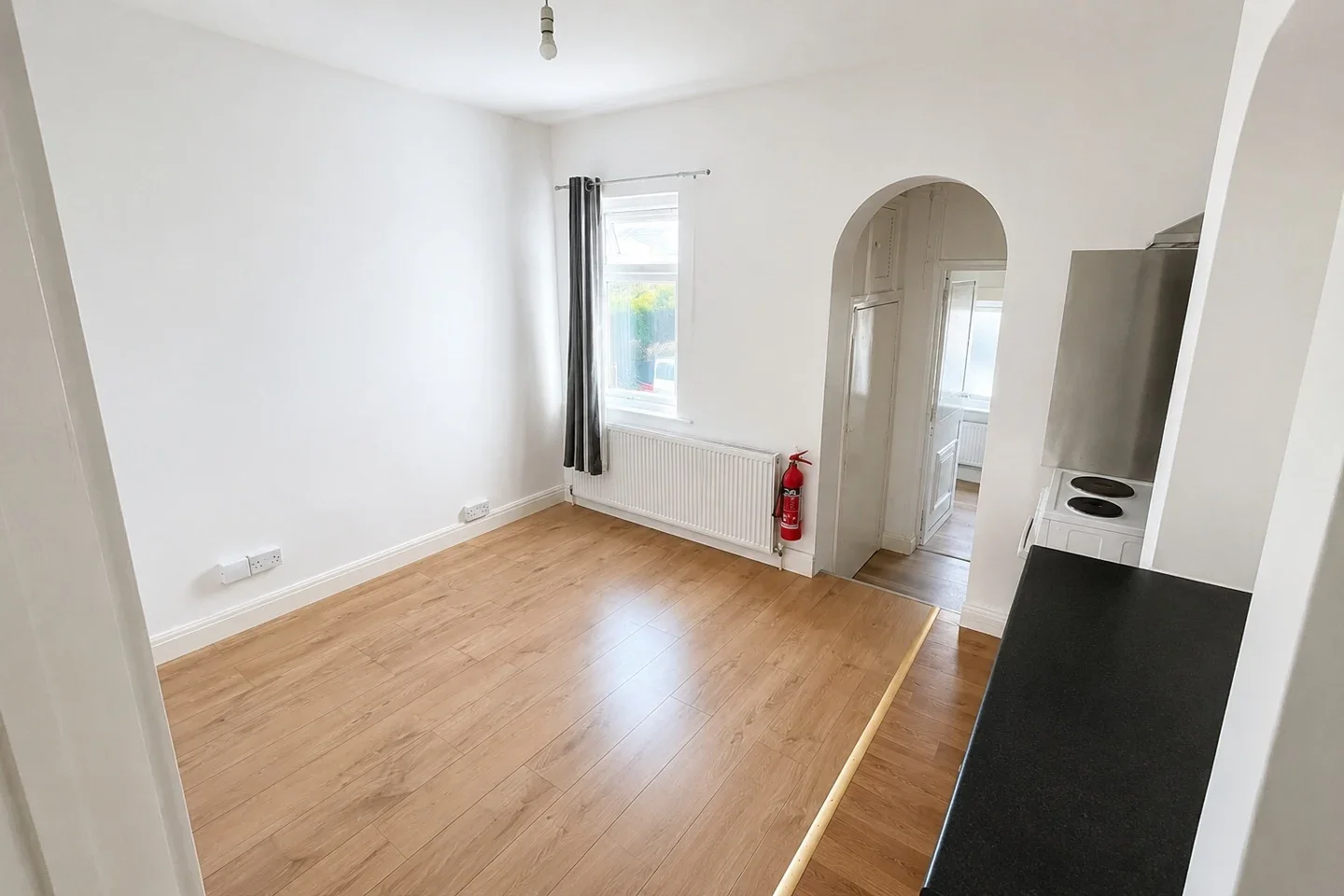 Flat Worplesdon Road in Guildford