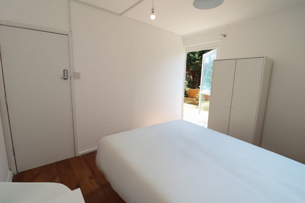 Room Globe Road in Greater London
