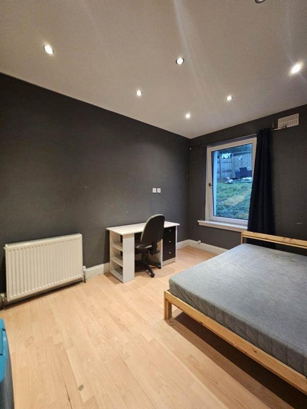 Room Robroyston Avenue in Glasgow