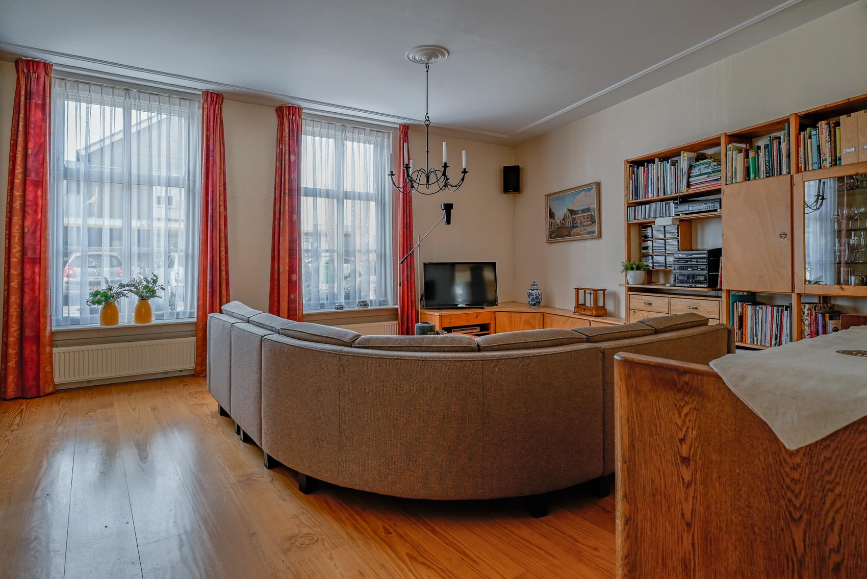 Tussenwoning te koop: Dorpsstraat 24, Bergschenhoek