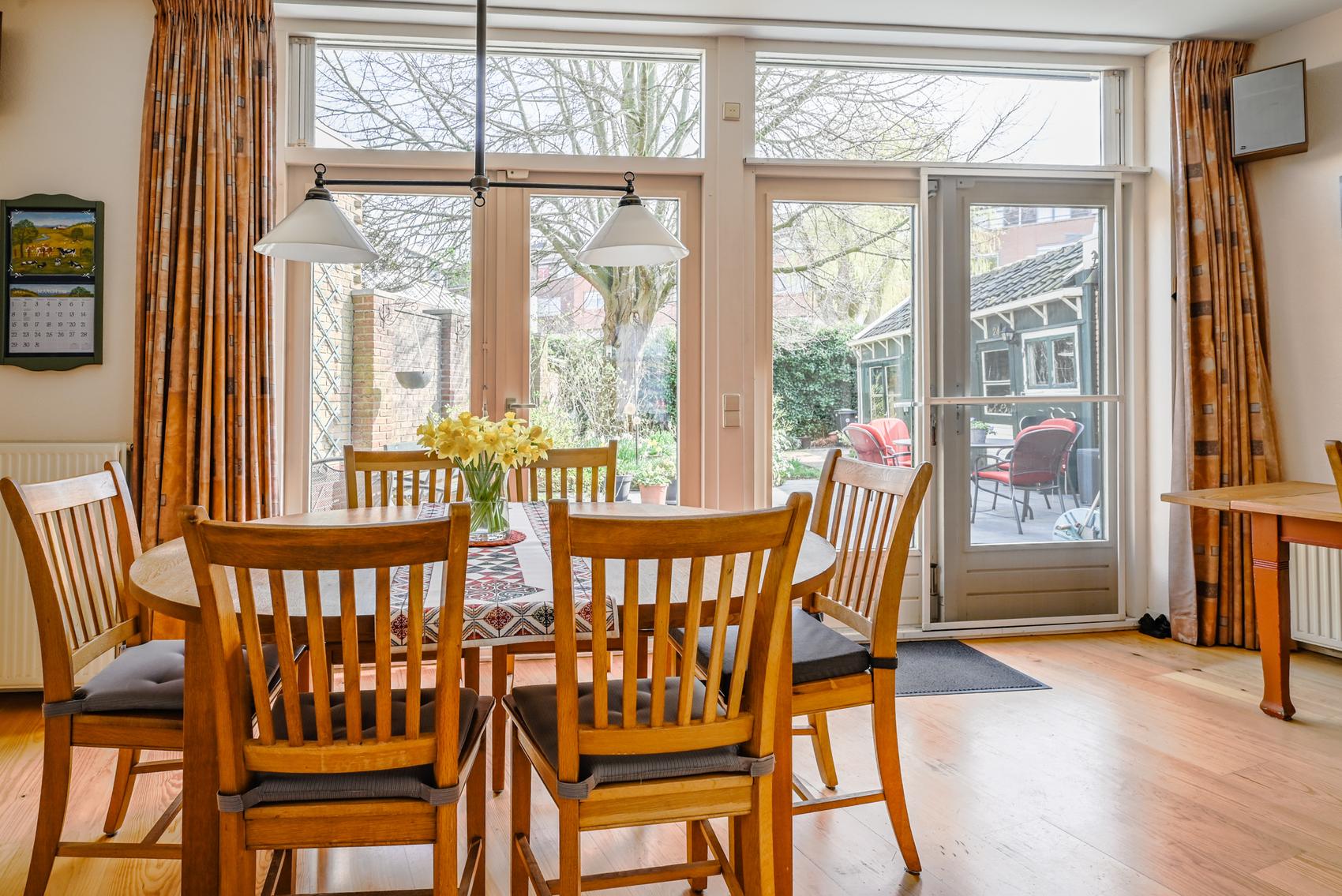 Tussenwoning te koop: Dorpsstraat 24, Bergschenhoek