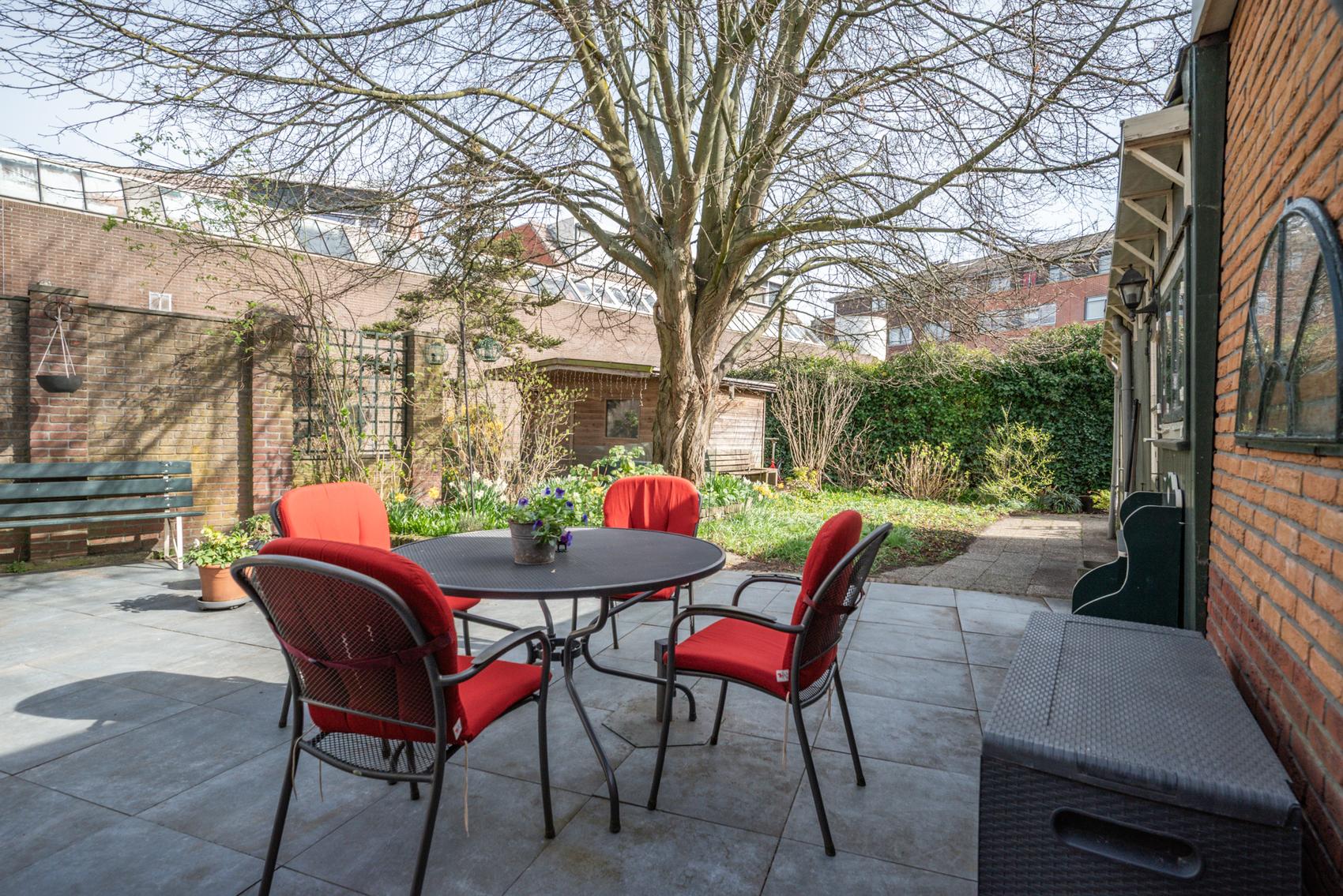 Tussenwoning te koop: Dorpsstraat 24, Bergschenhoek