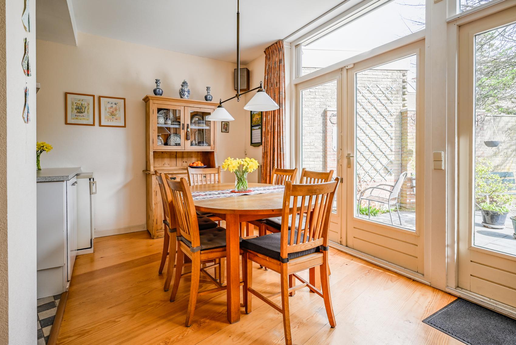 Tussenwoning te koop: Dorpsstraat 24, Bergschenhoek