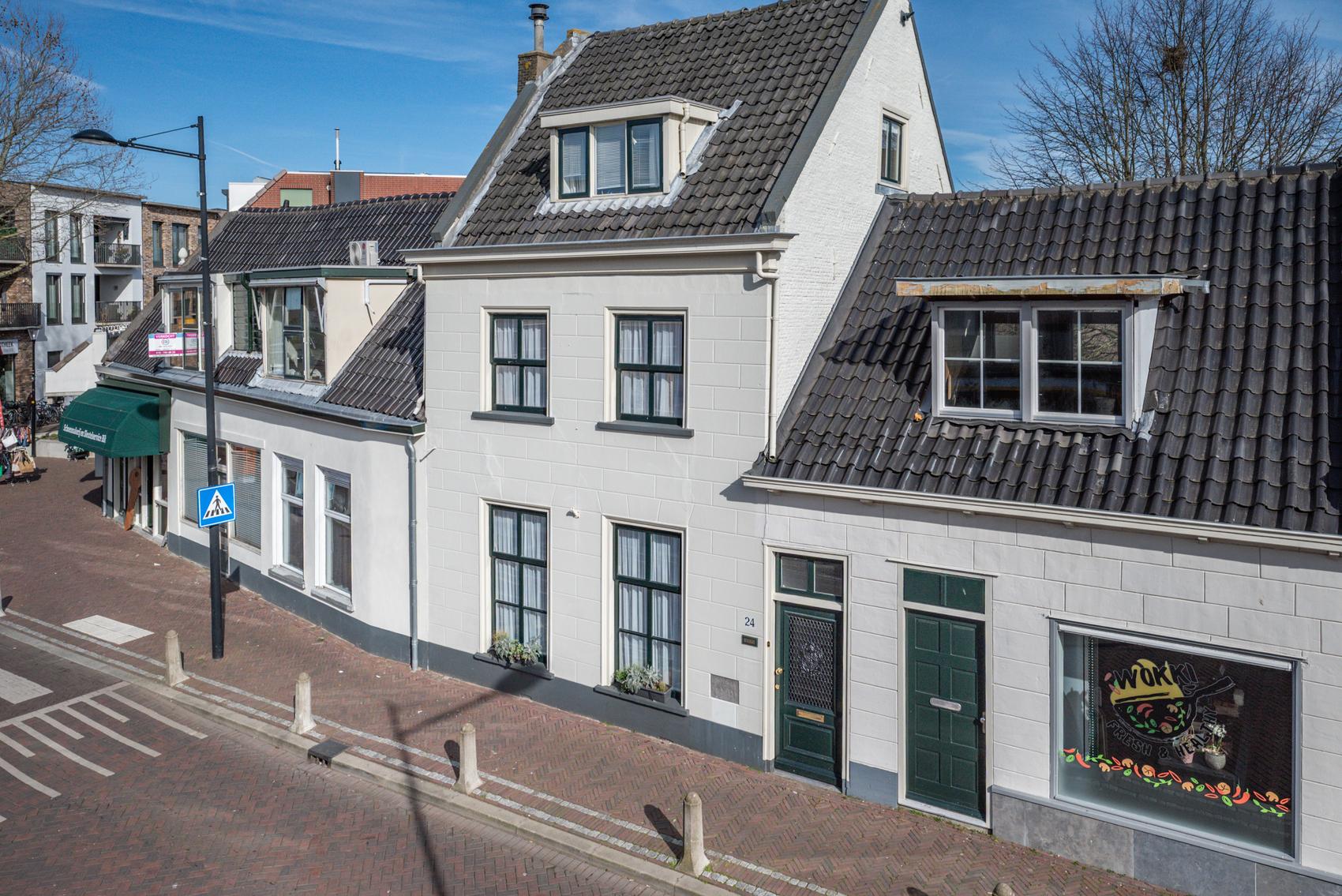 Tussenwoning te koop: Dorpsstraat 24, Bergschenhoek