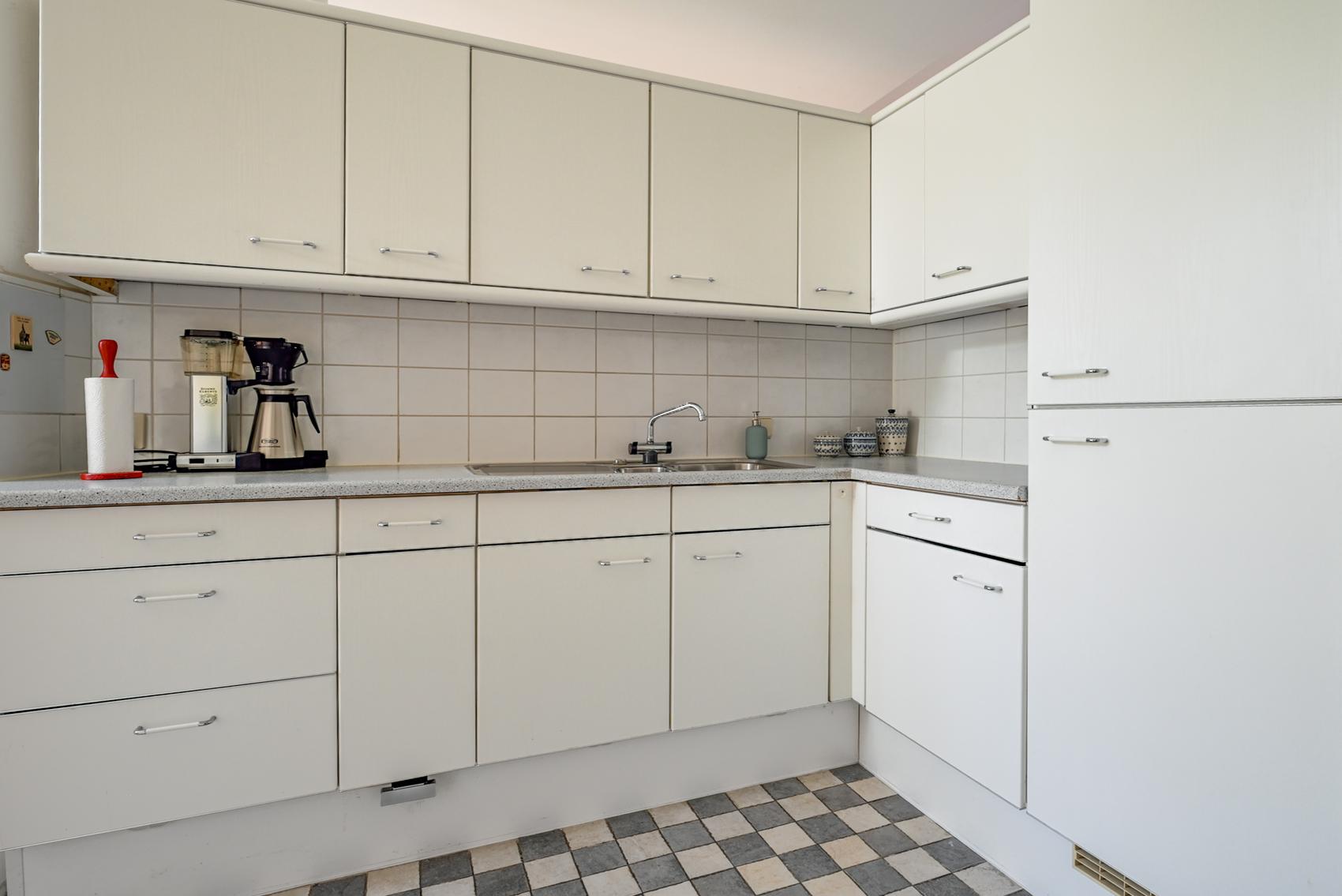 Tussenwoning te koop: Dorpsstraat 24, Bergschenhoek