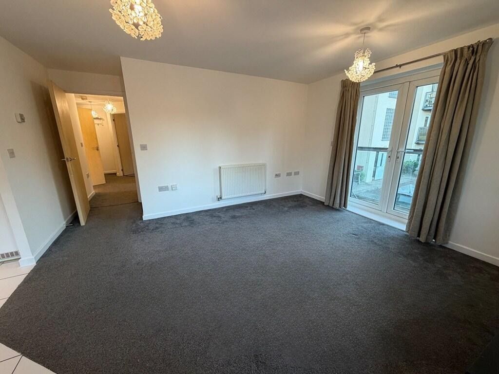 Flat Holmesley Road in Hertsmere