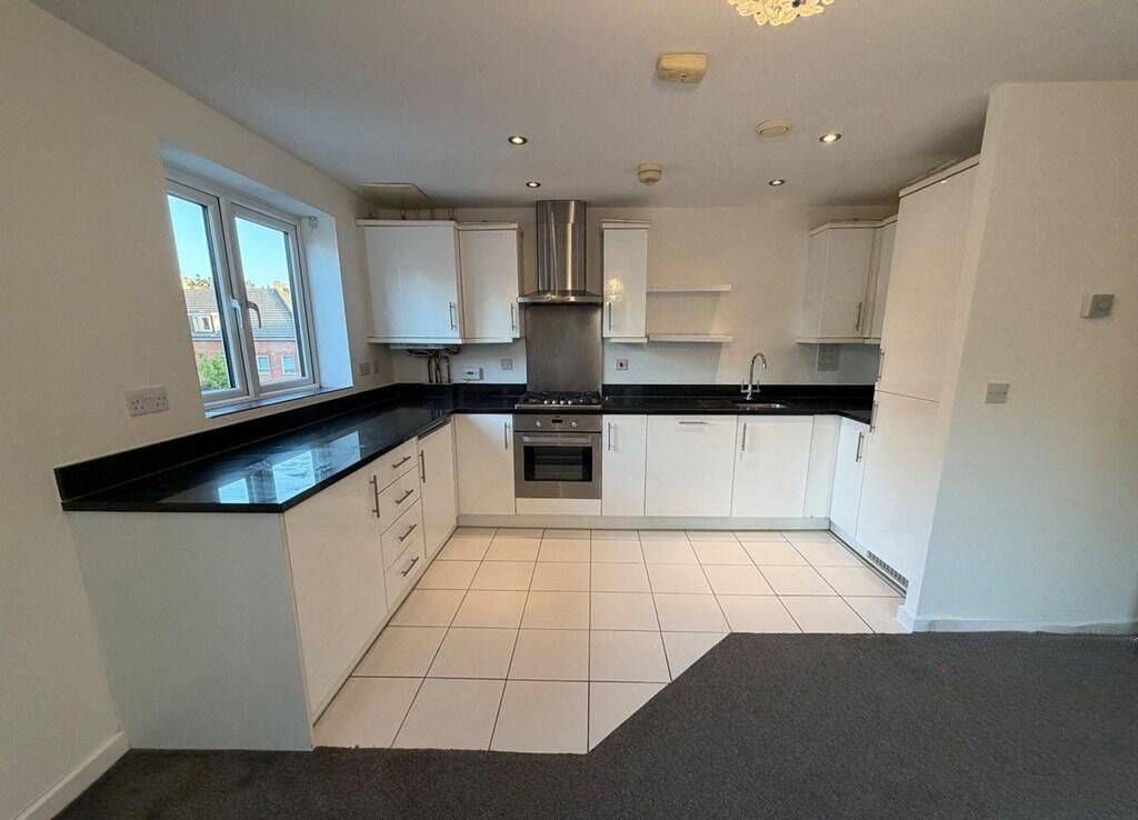 Flat Holmesley Road in Hertsmere