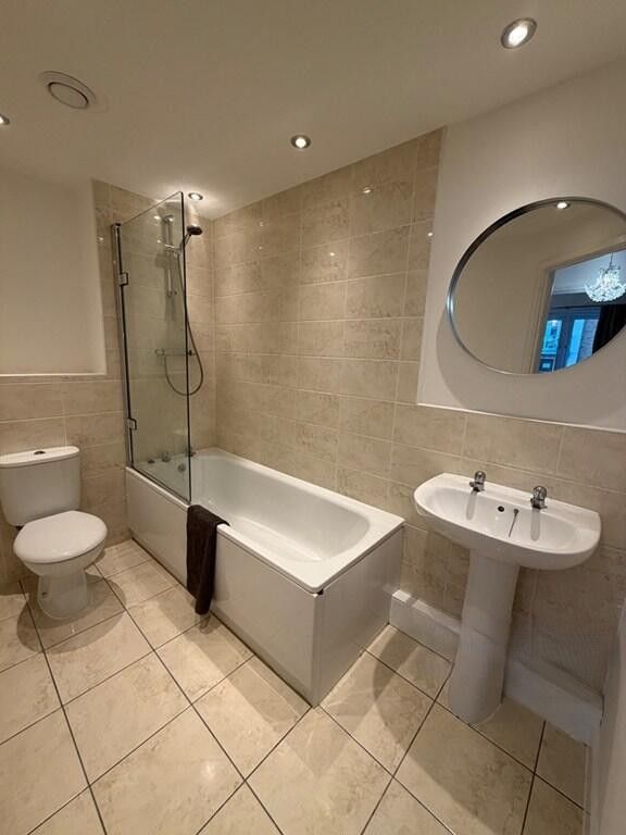 Flat Holmesley Road in Hertsmere