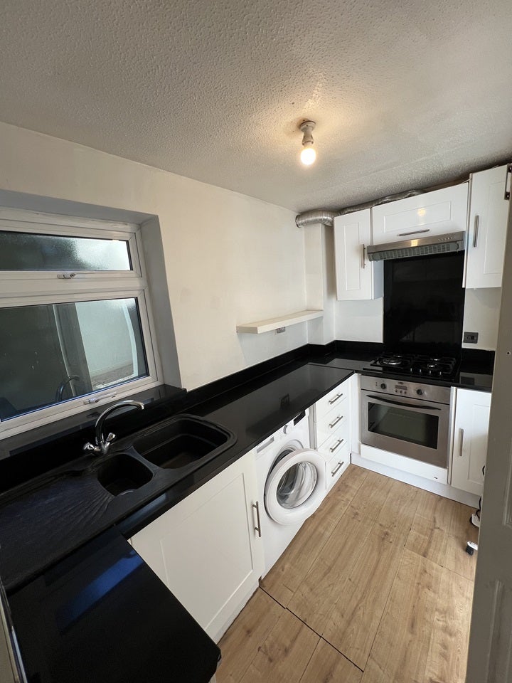 Flat Melbourne Road in Greater London