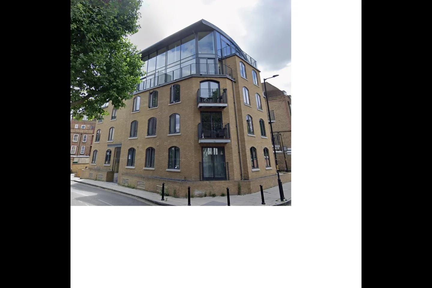 Flat Flockton Street in Greater London