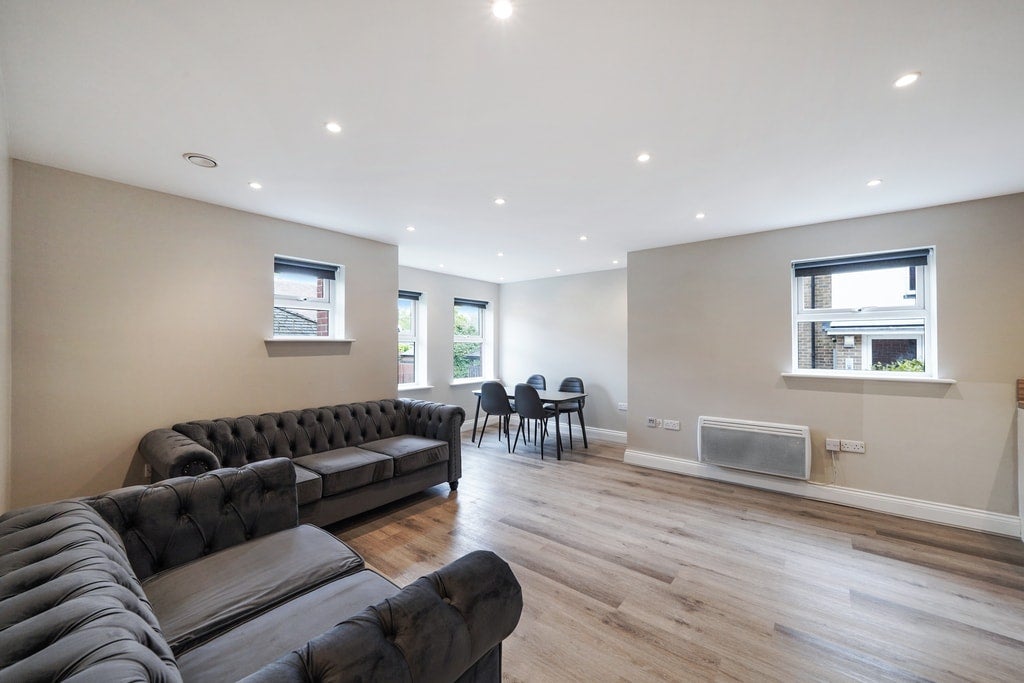 Flat King Johns Place in Borough of Runnymede